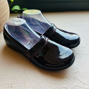 Ahnu Women's Jackie Eggplant Patent Leather Slip-On Size 8.5